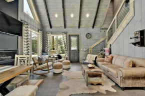 Oakley's Mountain Modern Lodge - Luxury Family Cabin in Arts and Craft District